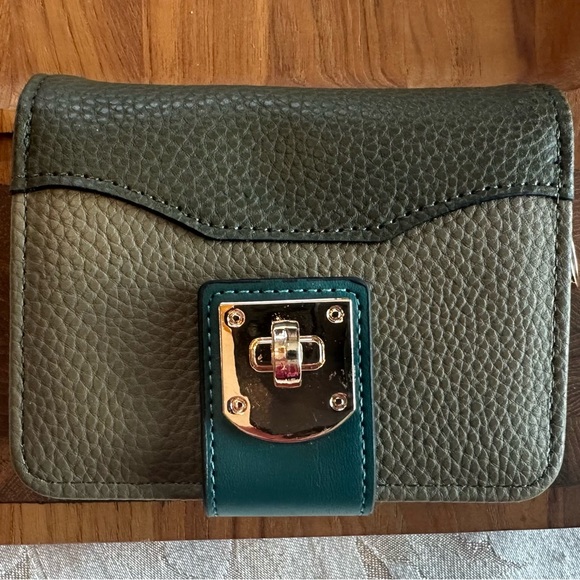 Botique Handbags - Compact Wallet Green Colorblock